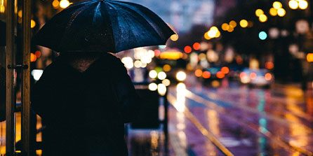 内外开花！布克半场11中5拿到15分 三分6中3